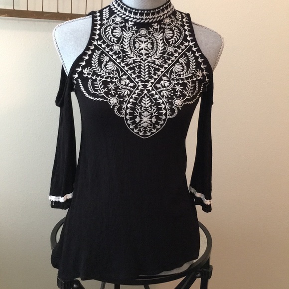 Xhilaration Tops - Black and White Floral Open Shoulder Blouse